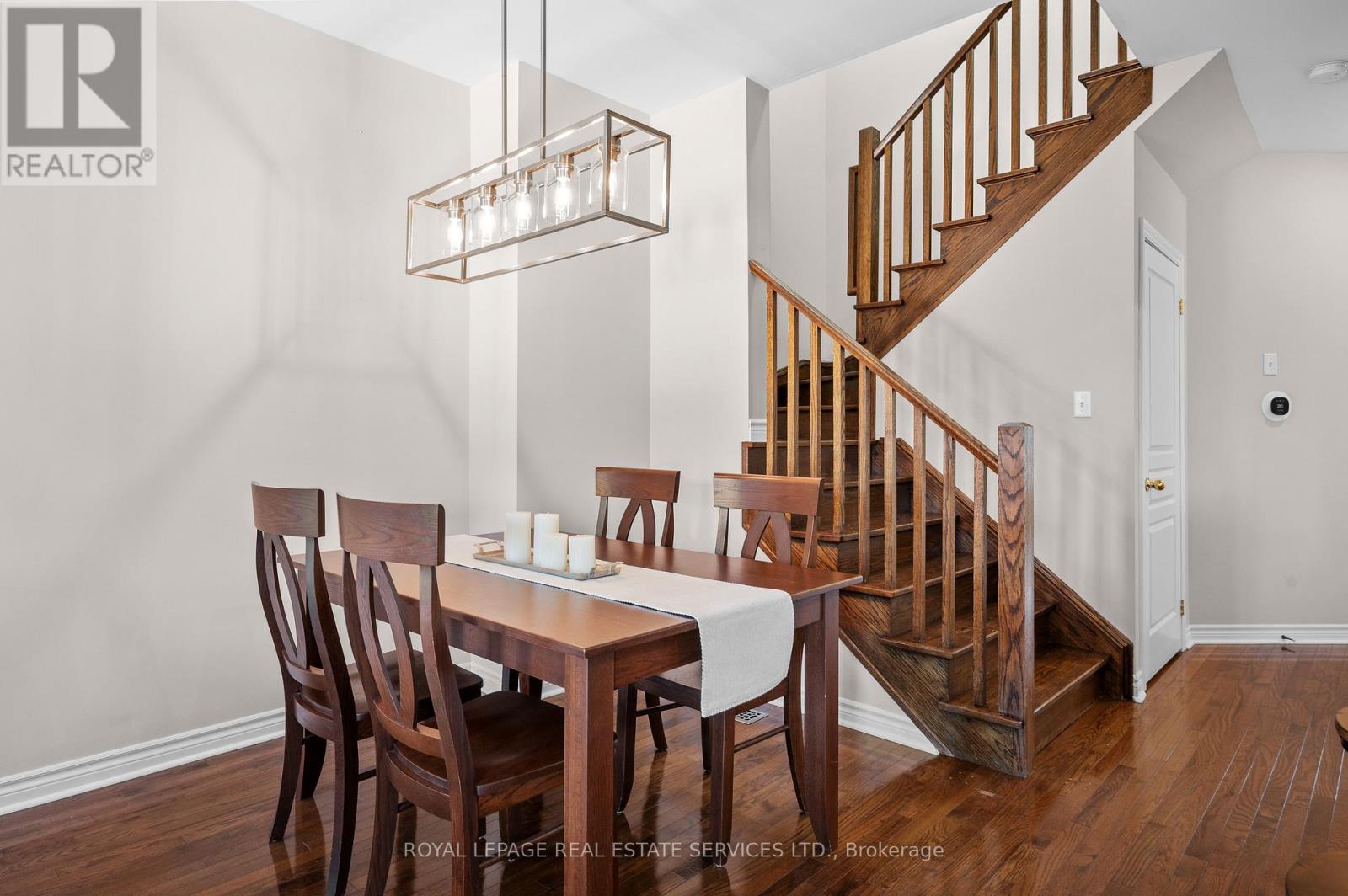 












2036 REDSTONE CRESCENT

,
Oakville,




Ontario
L6M5B2

