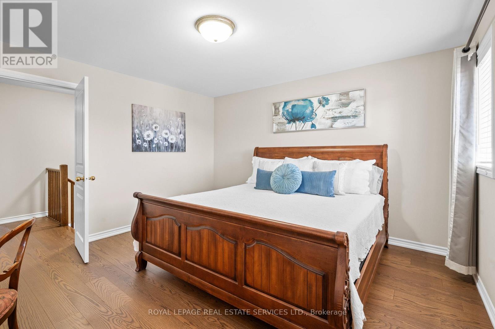 












2036 REDSTONE CRESCENT

,
Oakville,




Ontario
L6M5B2

