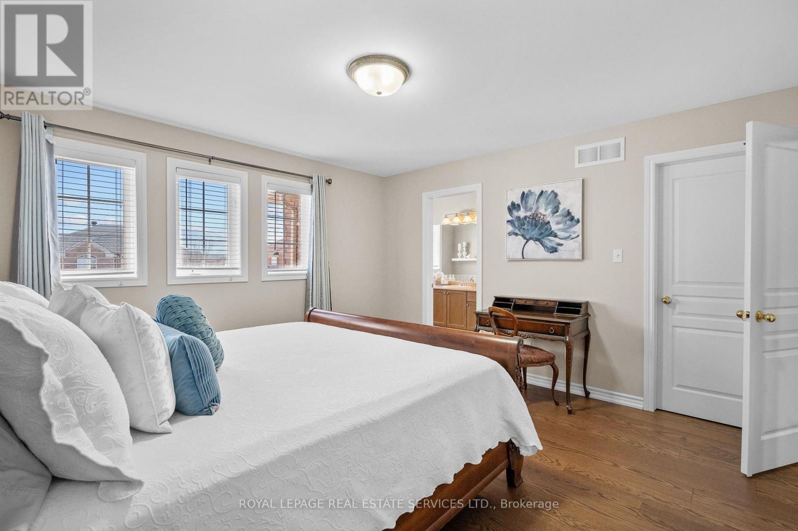 












2036 REDSTONE CRESCENT

,
Oakville,




Ontario
L6M5B2

