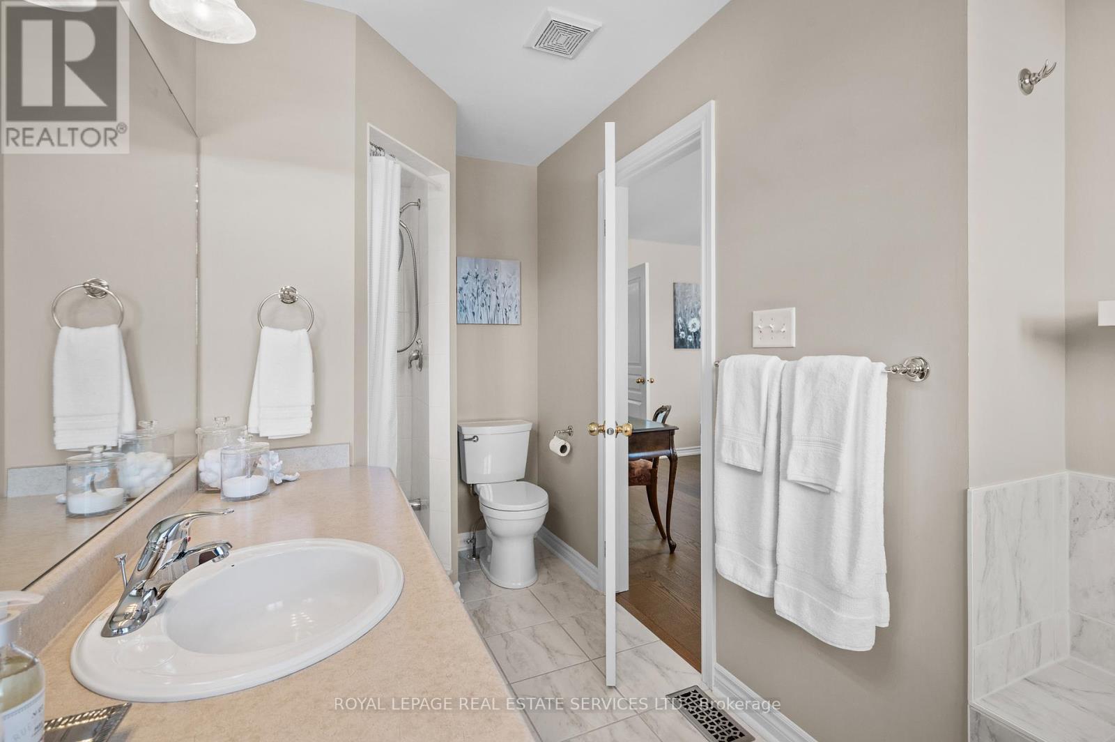 












2036 REDSTONE CRESCENT

,
Oakville,




Ontario
L6M5B2

