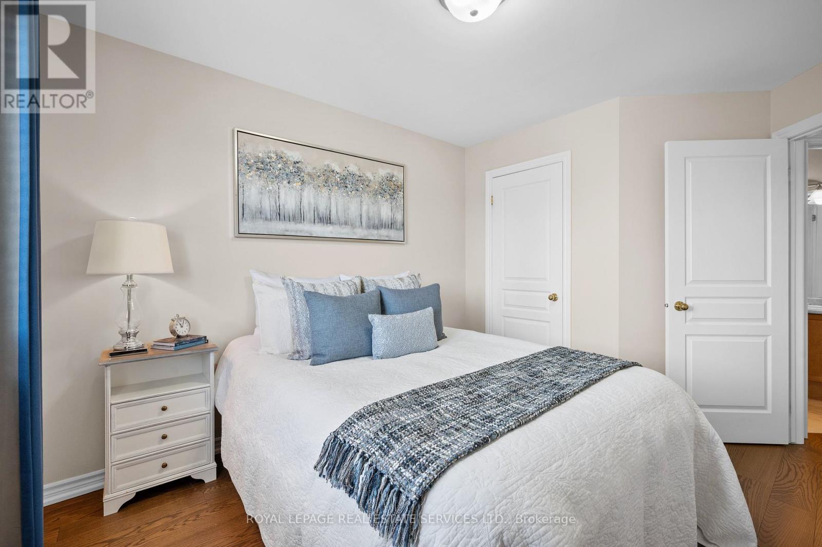 












2036 REDSTONE CRESCENT

,
Oakville,




Ontario
L6M5B2

