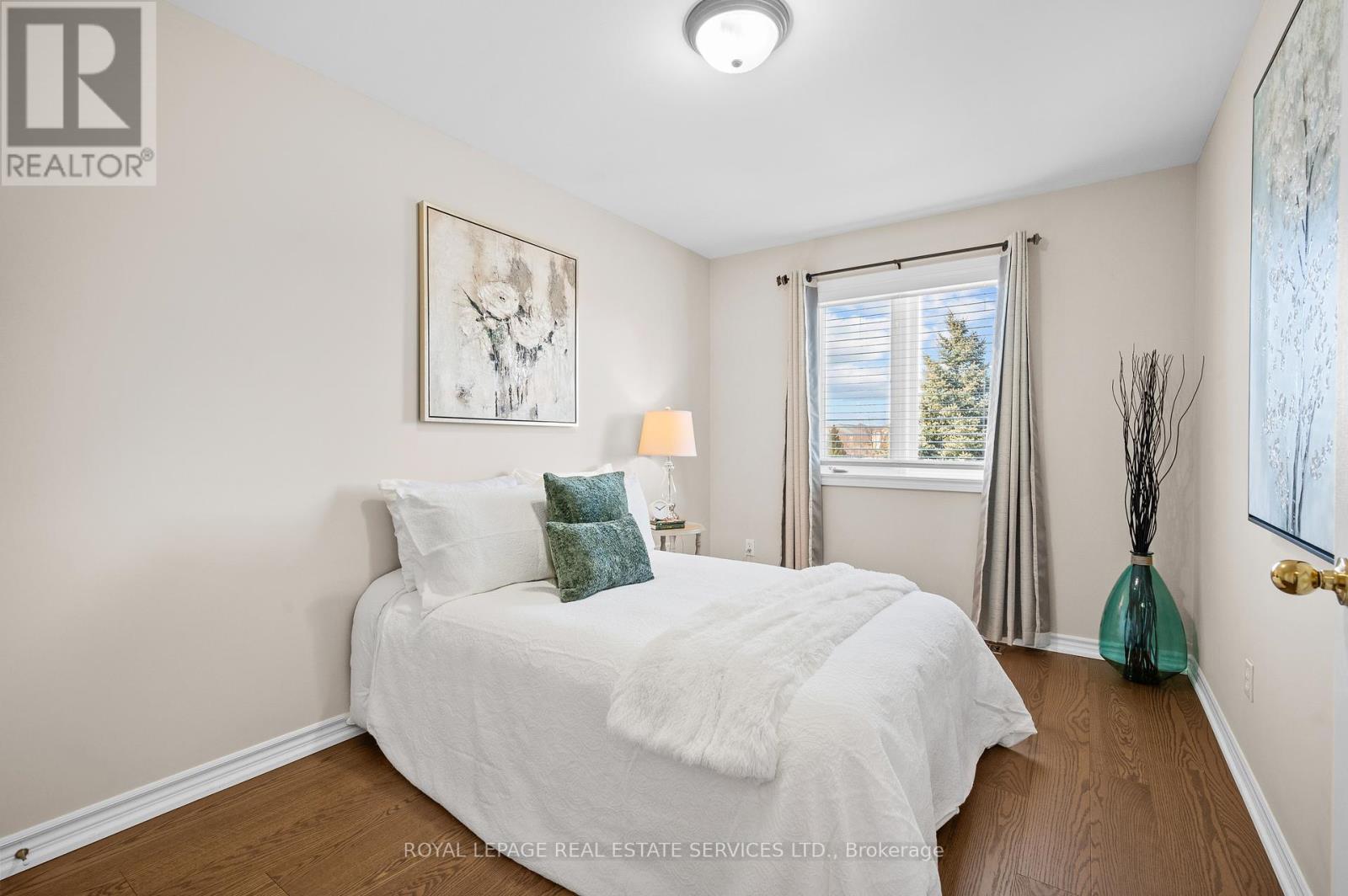 












2036 REDSTONE CRESCENT

,
Oakville,




Ontario
L6M5B2

