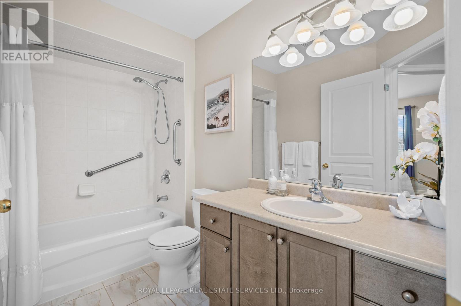 












2036 REDSTONE CRESCENT

,
Oakville,




Ontario
L6M5B2

