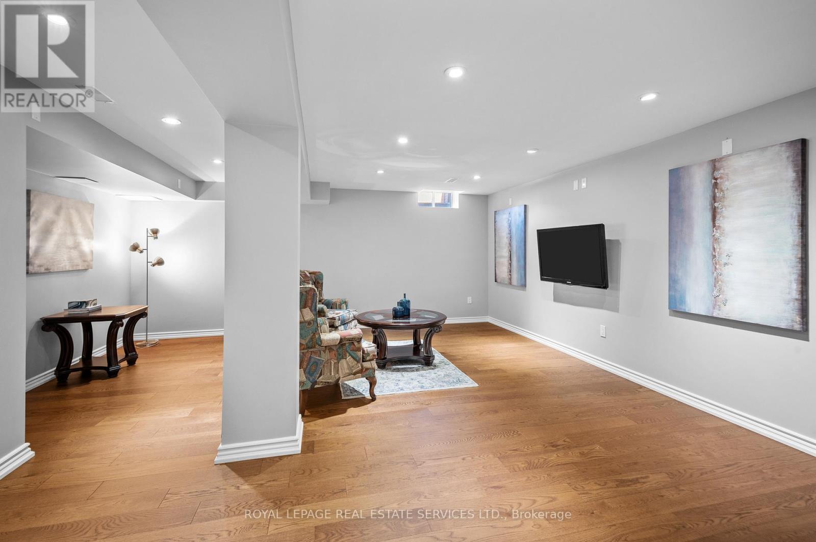 












2036 REDSTONE CRESCENT

,
Oakville,




Ontario
L6M5B2

