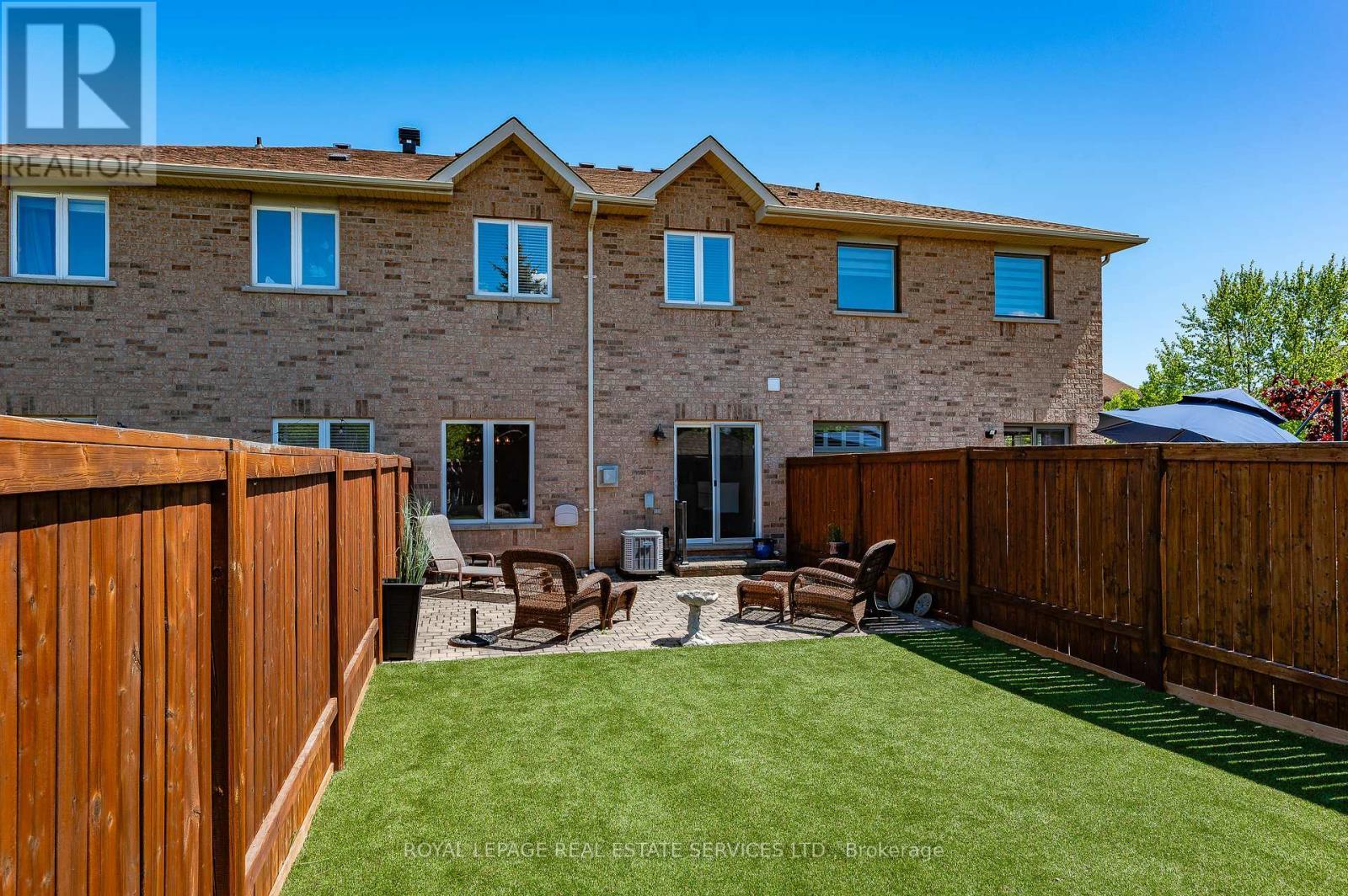 












2036 REDSTONE CRESCENT

,
Oakville,




Ontario
L6M5B2

