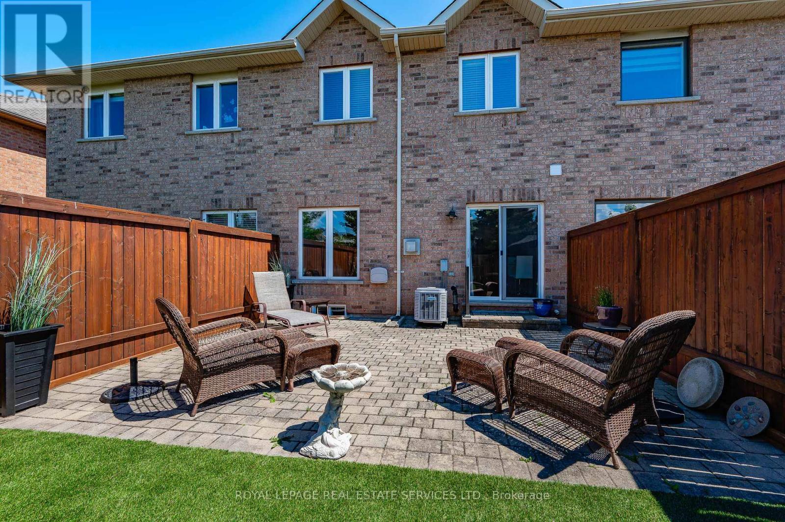 












2036 REDSTONE CRESCENT

,
Oakville,




Ontario
L6M5B2

