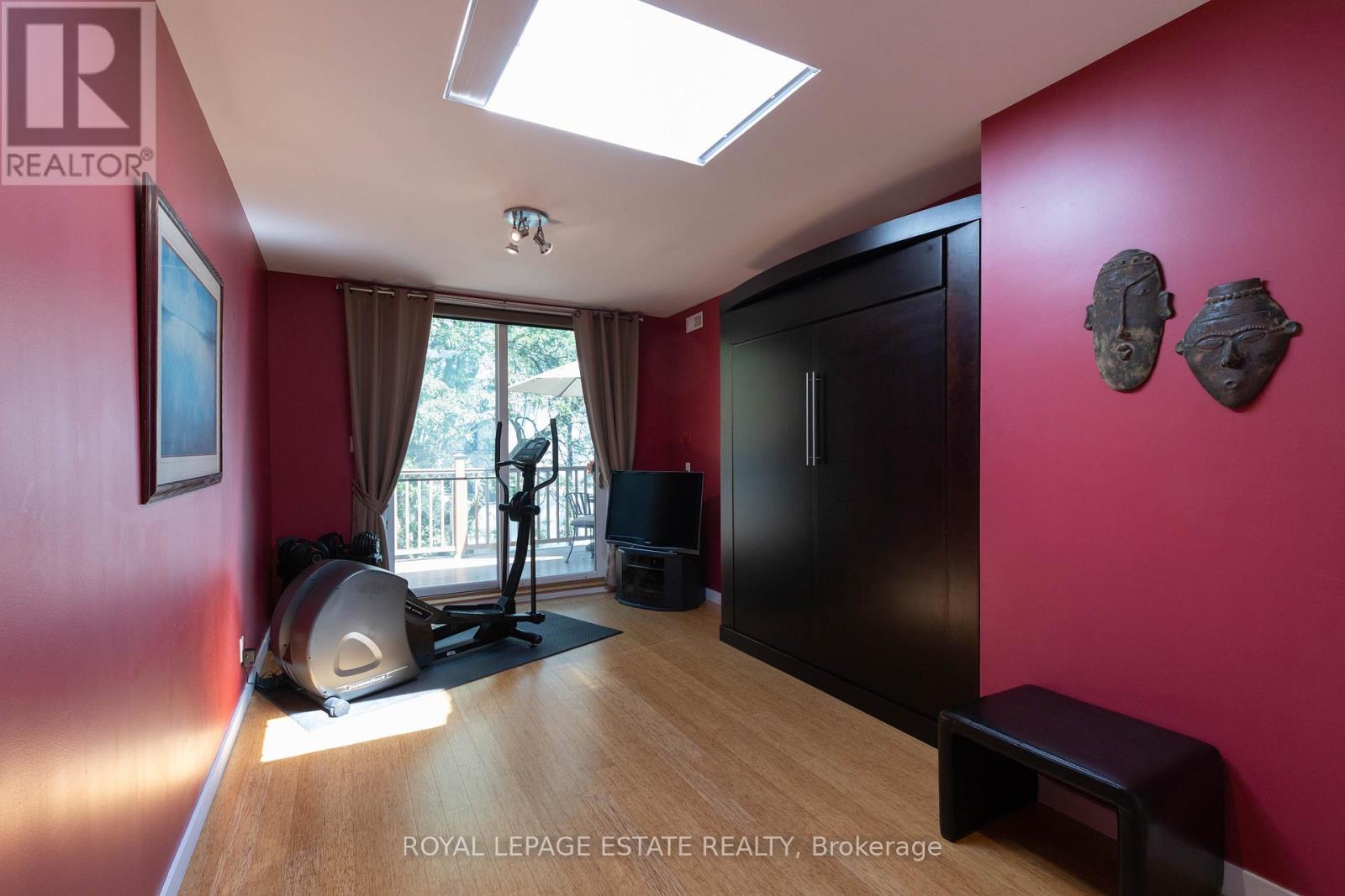 












432 QUEEN STREET E

,
Toronto,




Ontario
M5A1T4

