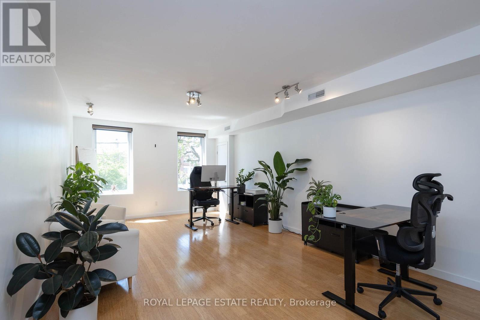












432 QUEEN STREET E

,
Toronto,




Ontario
M5A1T4

