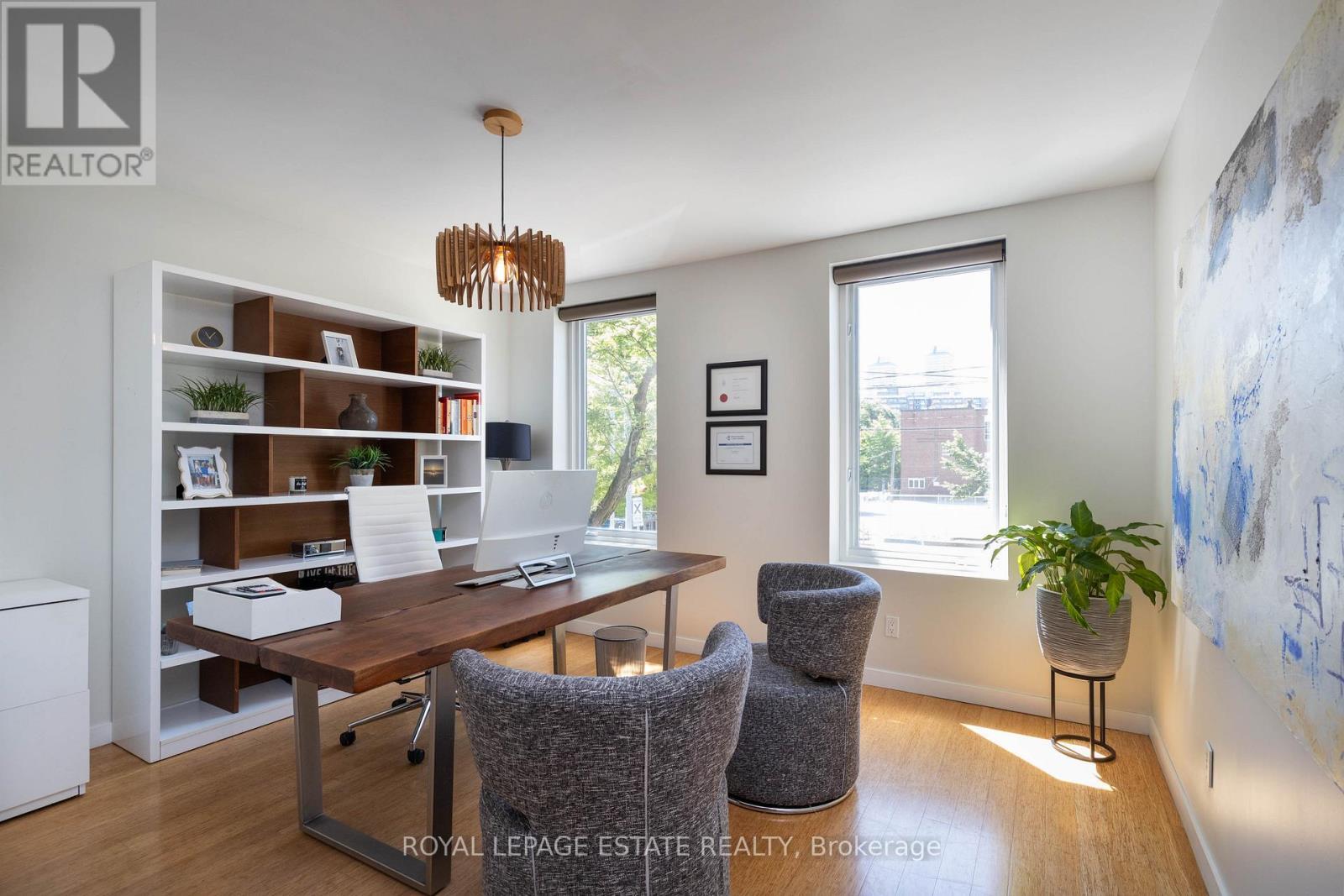 












432 QUEEN STREET E

,
Toronto,




Ontario
M5A1T4

