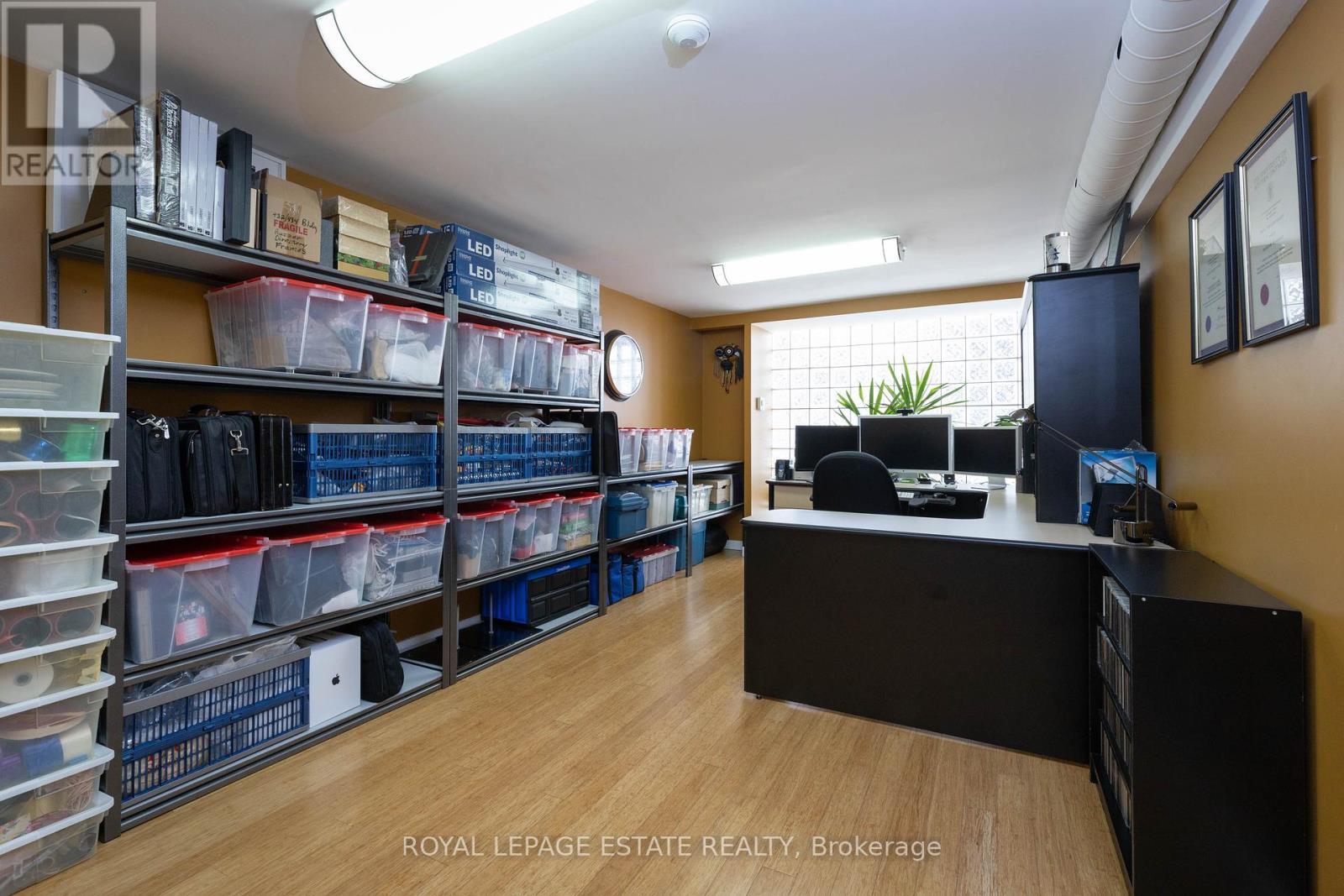 












432 QUEEN STREET E

,
Toronto,




Ontario
M5A1T4

