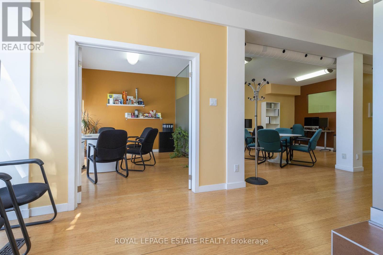 












432 QUEEN STREET E

,
Toronto,




Ontario
M5A1T4

