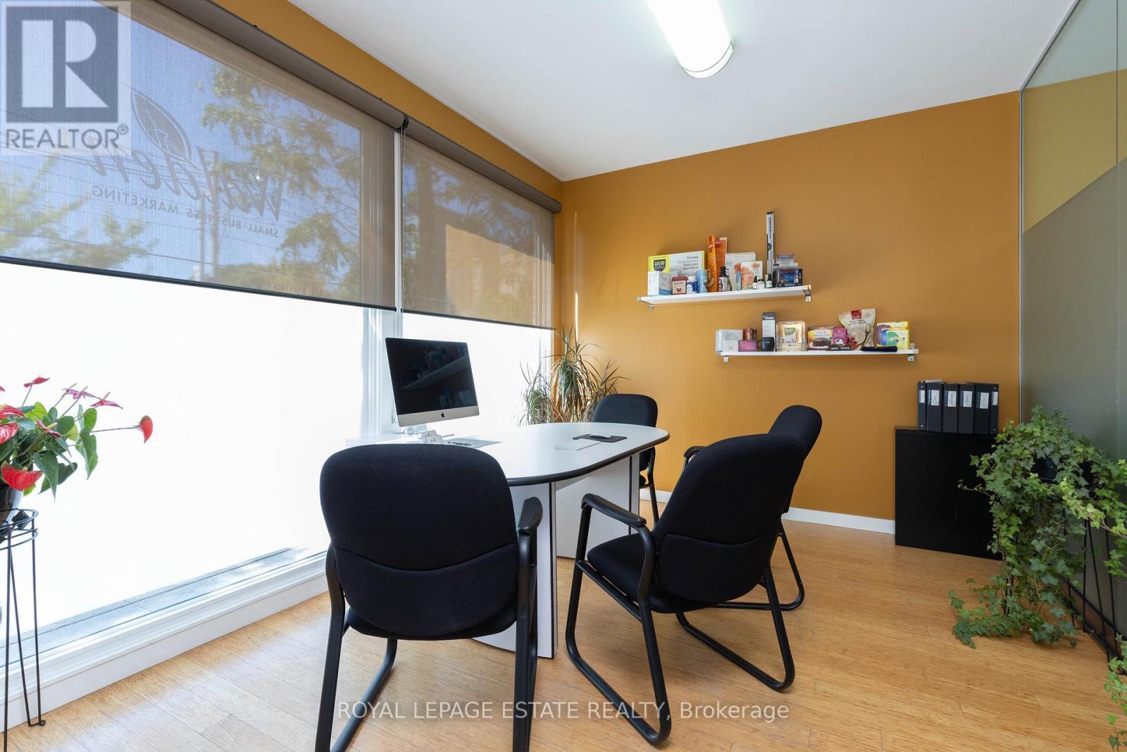 












432 QUEEN STREET E

,
Toronto,




Ontario
M5A1T4

