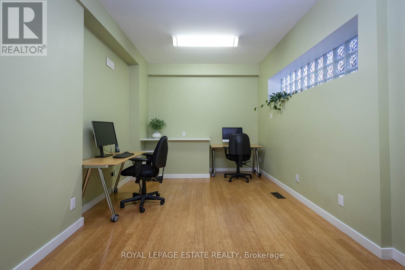












432 QUEEN STREET E

,
Toronto,




Ontario
M5A1T4

