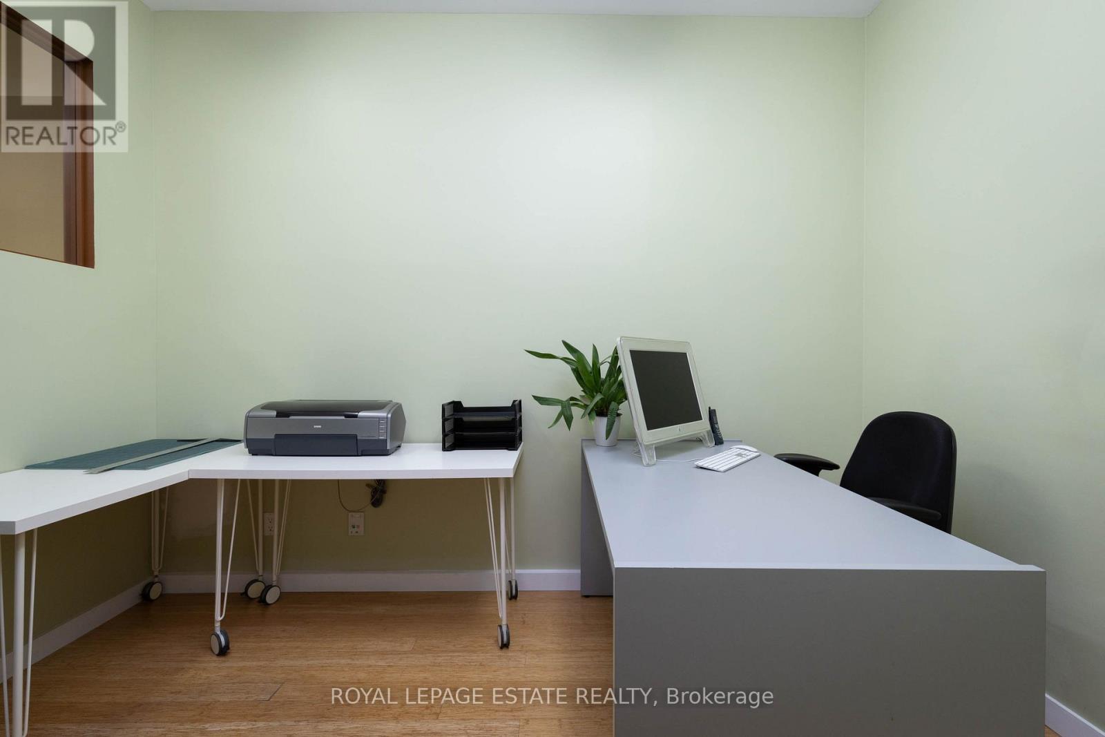 












432 QUEEN STREET E

,
Toronto,




Ontario
M5A1T4

