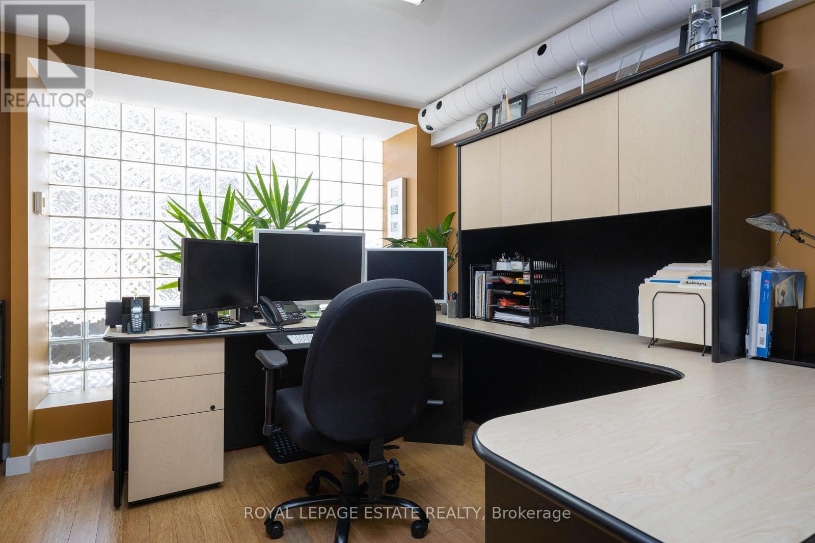 












432 QUEEN STREET E

,
Toronto,




Ontario
M5A1T4

