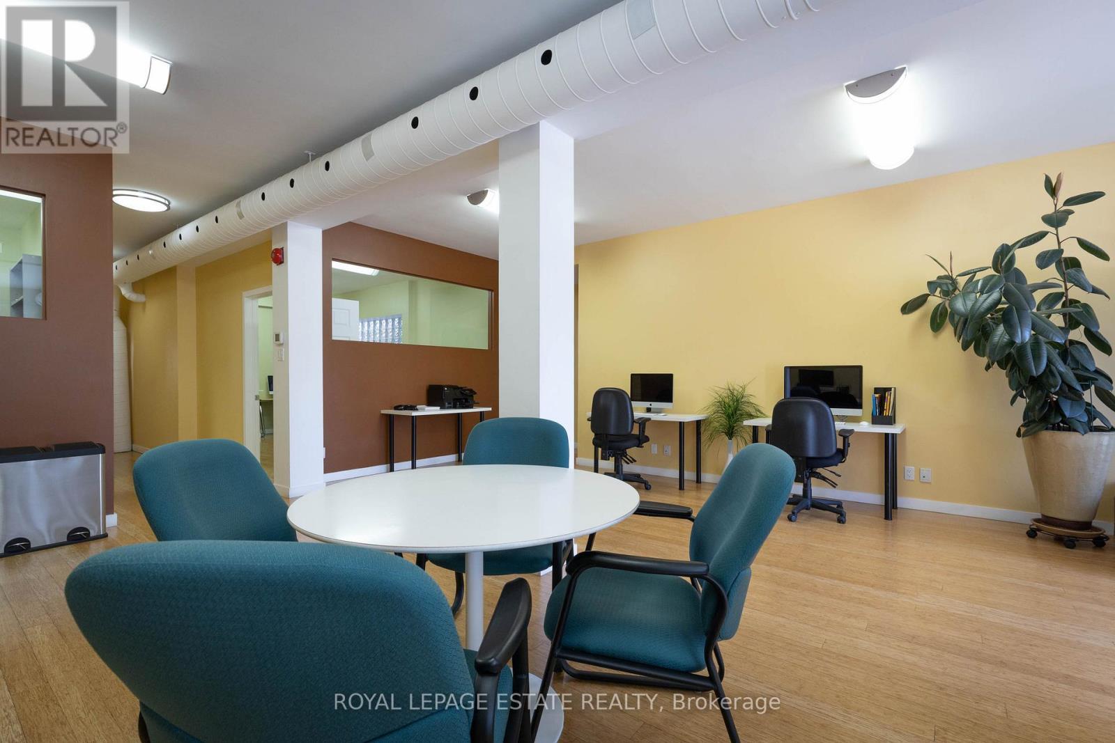 












432 QUEEN STREET E

,
Toronto,




Ontario
M5A1T4

