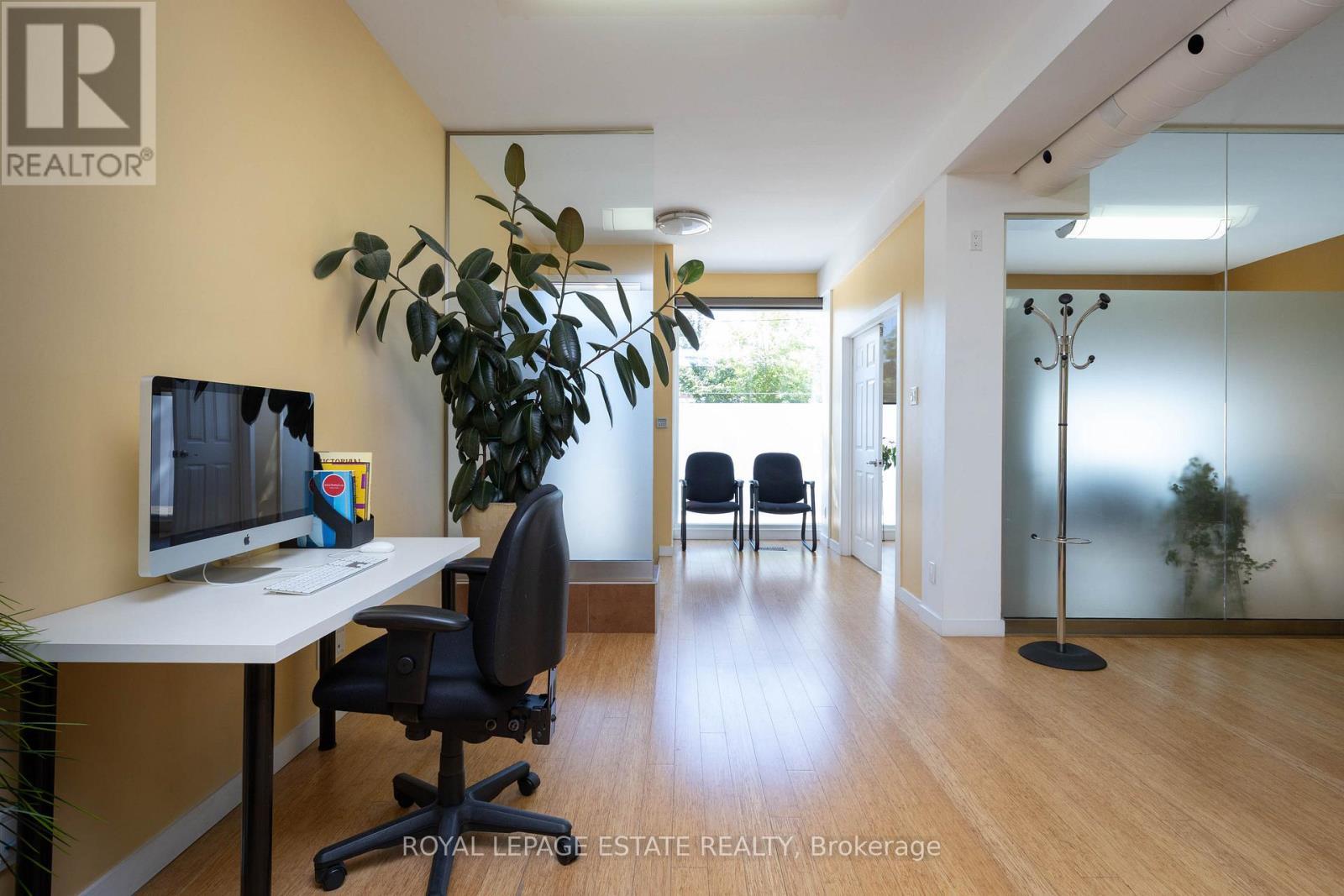 












432 QUEEN STREET E

,
Toronto,




Ontario
M5A1T4

