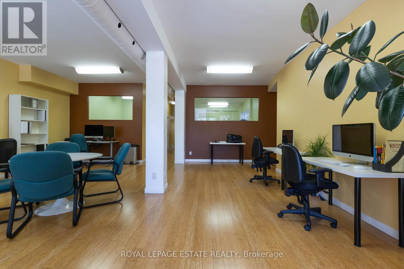 












432 QUEEN STREET E

,
Toronto,




Ontario
M5A1T4

