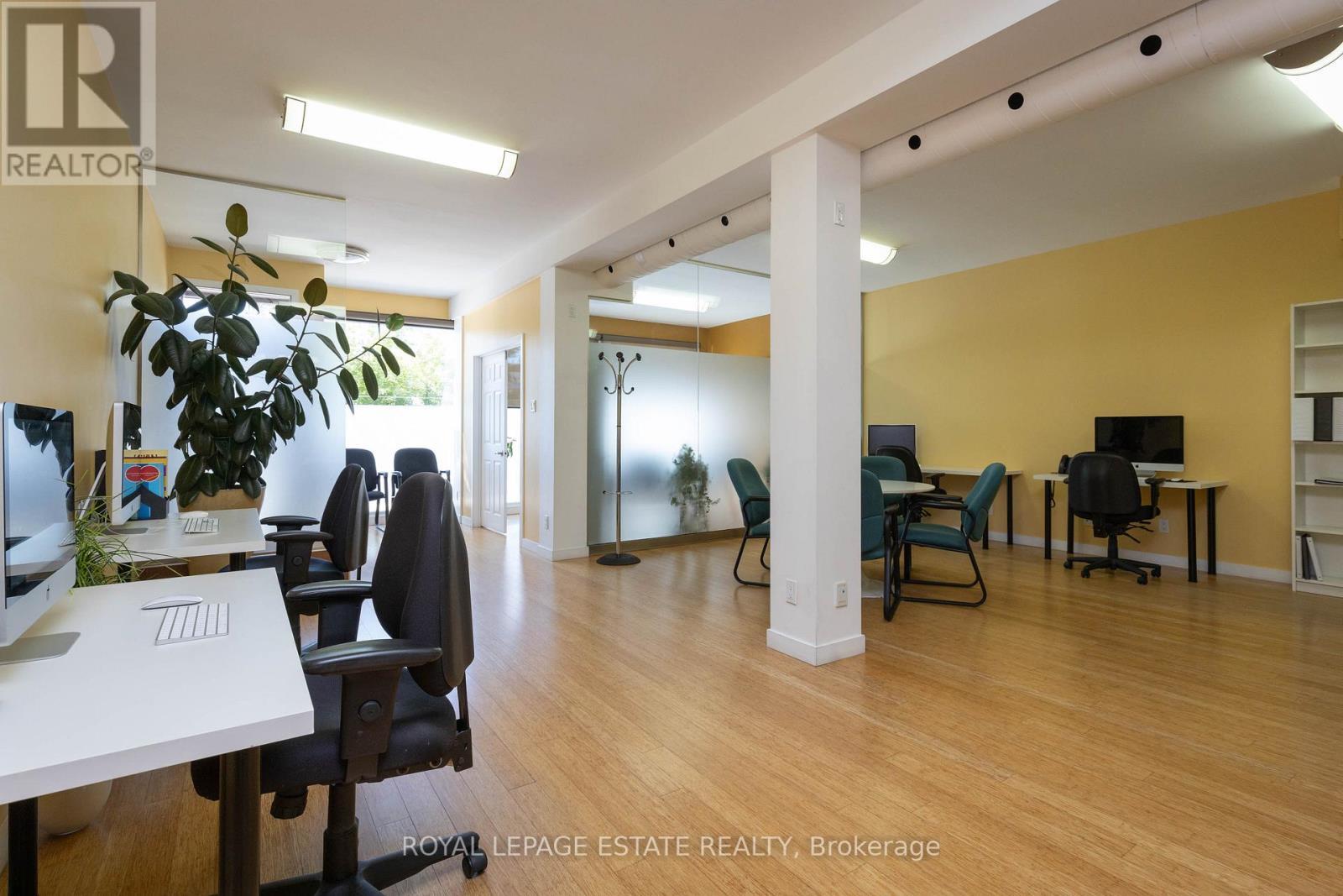 












432 QUEEN STREET E

,
Toronto,




Ontario
M5A1T4

