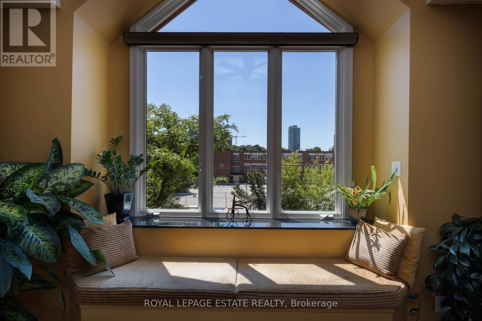 












432 QUEEN STREET E

,
Toronto,




Ontario
M5A1T4

