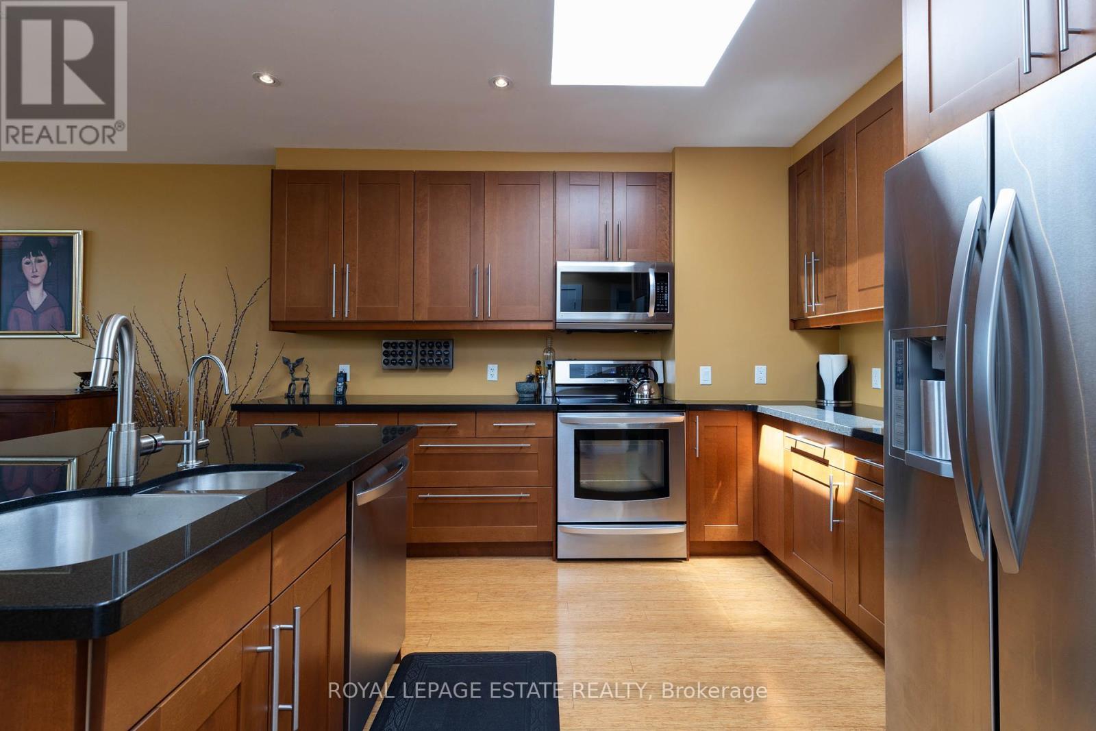 












432 QUEEN STREET E

,
Toronto,




Ontario
M5A1T4

