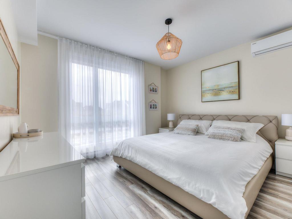 









3695


Av. Jean-Béraud

, 209,
Laval (Chomedey),




QC
H7T0K7

