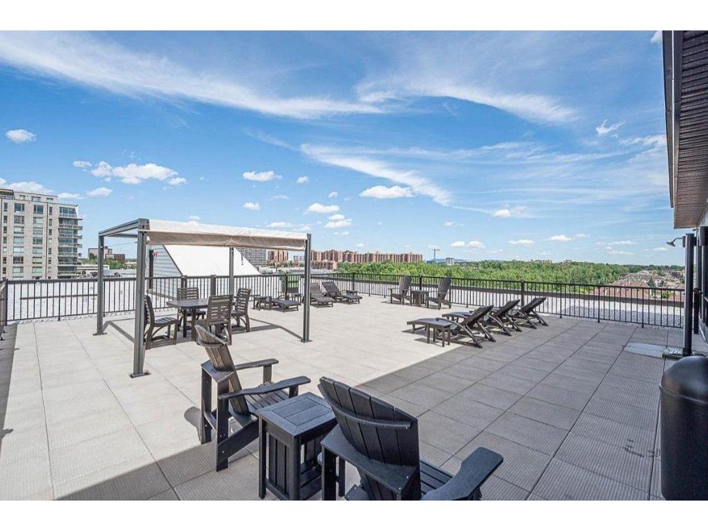 









3695


Av. Jean-Béraud

, 209,
Laval (Chomedey),




QC
H7T0K7


