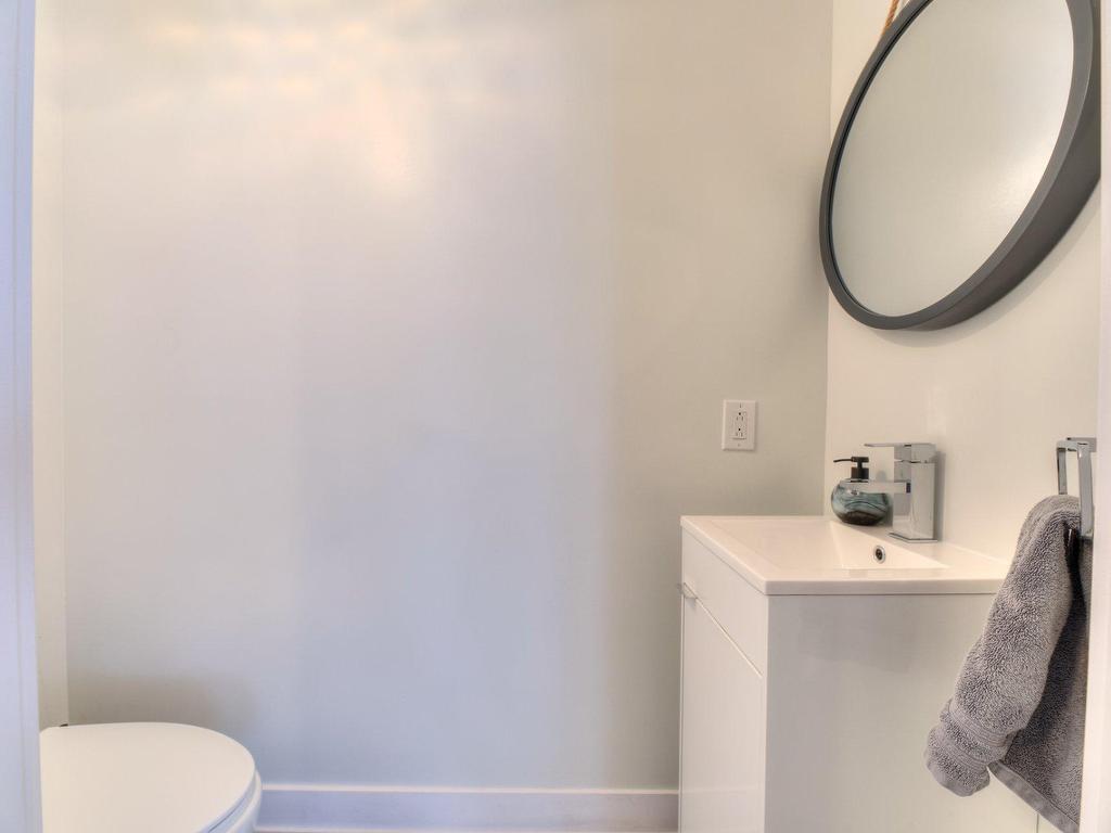 









3695


Av. Jean-Béraud

, 209,
Laval (Chomedey),




QC
H7T0K7

