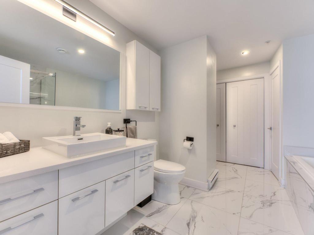 









3695


Av. Jean-Béraud

, 209,
Laval (Chomedey),




QC
H7T0K7

