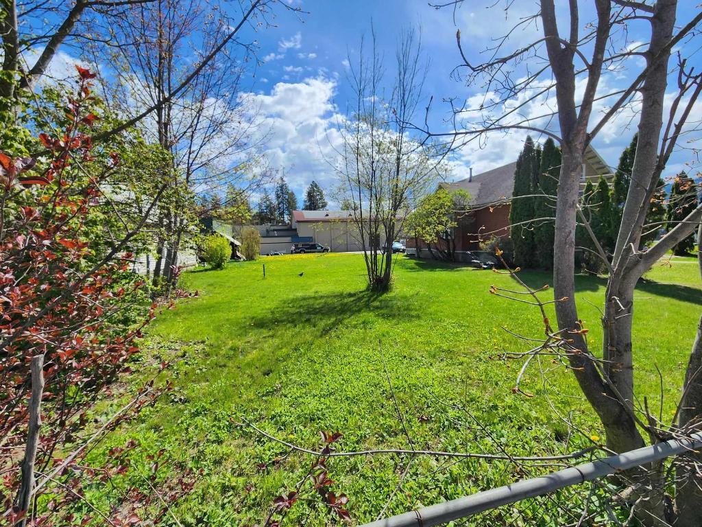 









2171


Shuswap

Avenue,
Lumby,







BC
V0E 2G0

