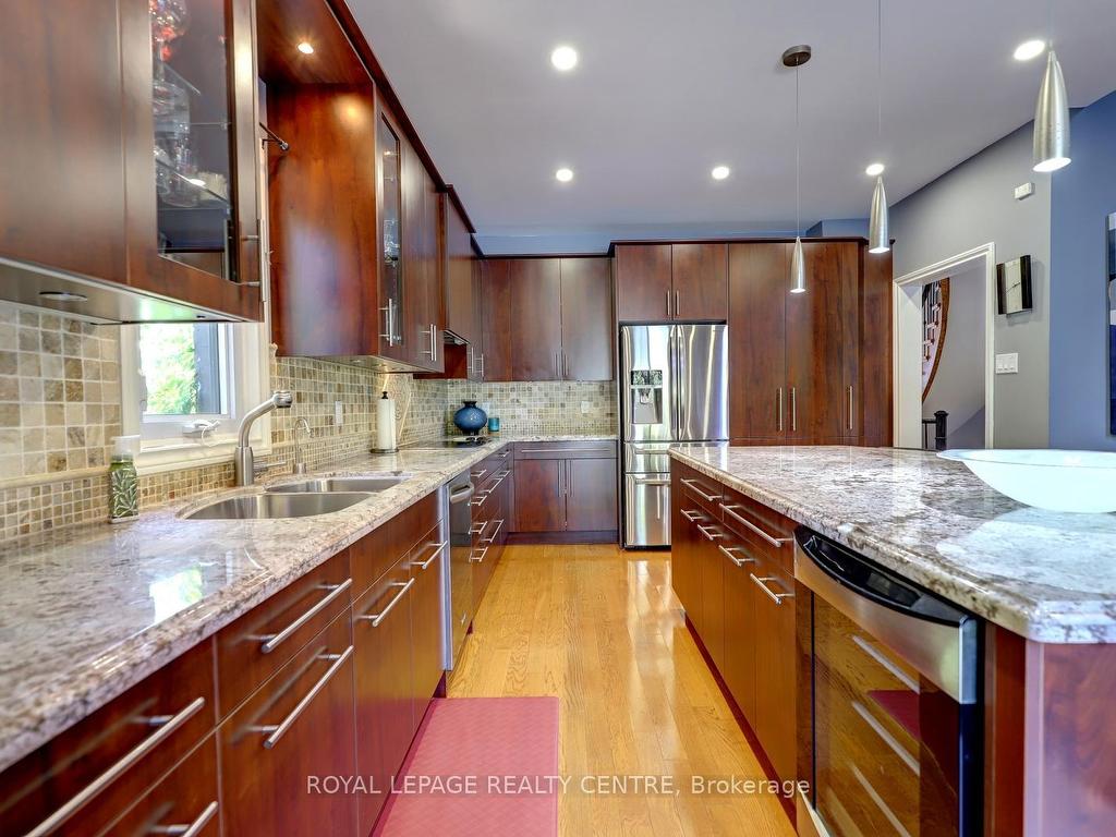 









102


Kenpark

Avenue,
Brampton,




ON
L6Z 3J9

