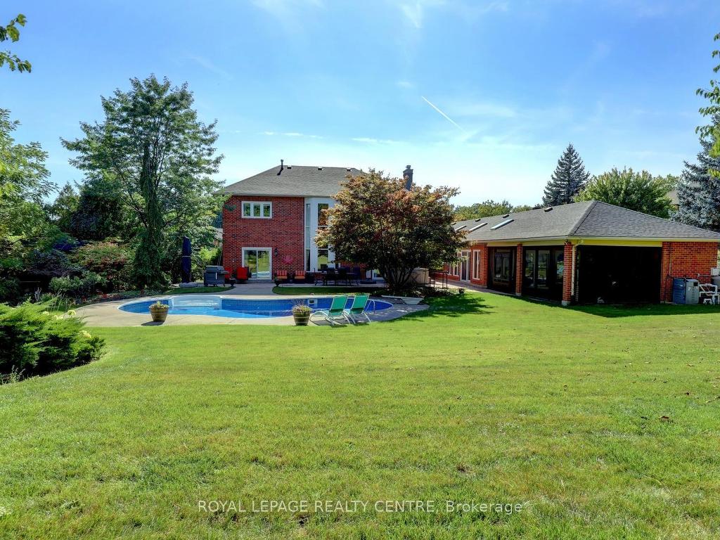 









102


Kenpark

Avenue,
Brampton,




ON
L6Z 3J9

