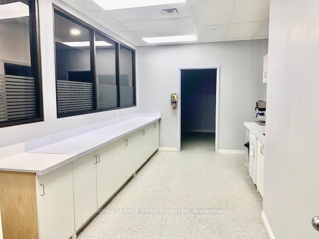 









889


Pantera

Drive, 3 & 4,
Mississauga,




ON
L4W 2R9

