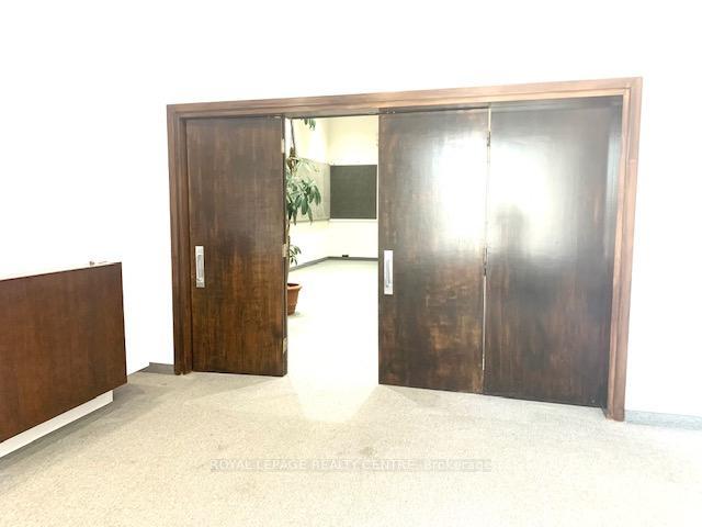 









889


Pantera

Drive, 3 & 4,
Mississauga,




ON
L4W 2R9

