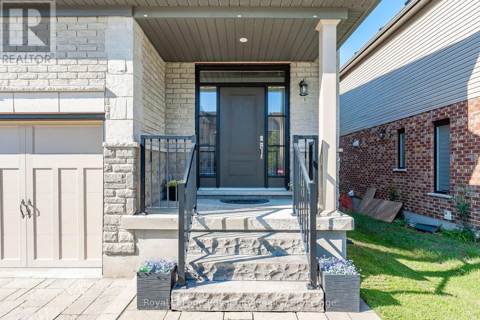 












84 MCCANN STREET

,
Guelph (Kortright East),




Ontario
N1G0B9

