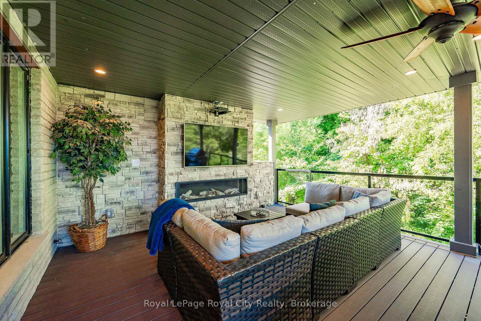 












84 MCCANN STREET

,
Guelph (Kortright East),




Ontario
N1G0B9

