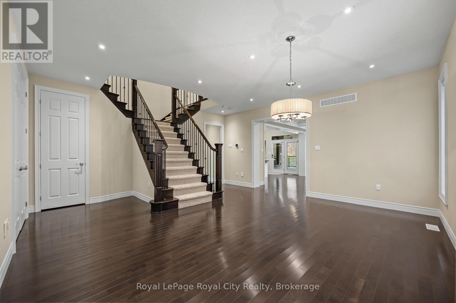 












84 MCCANN STREET

,
Guelph (Kortright East),




Ontario
N1G0B9

