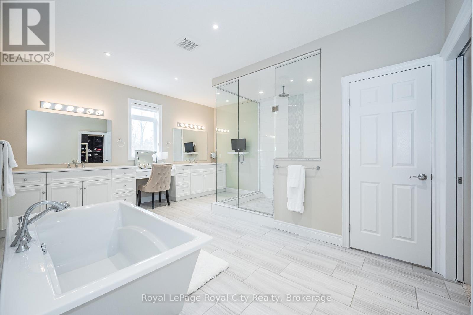 












84 MCCANN STREET

,
Guelph (Kortright East),




Ontario
N1G0B9

