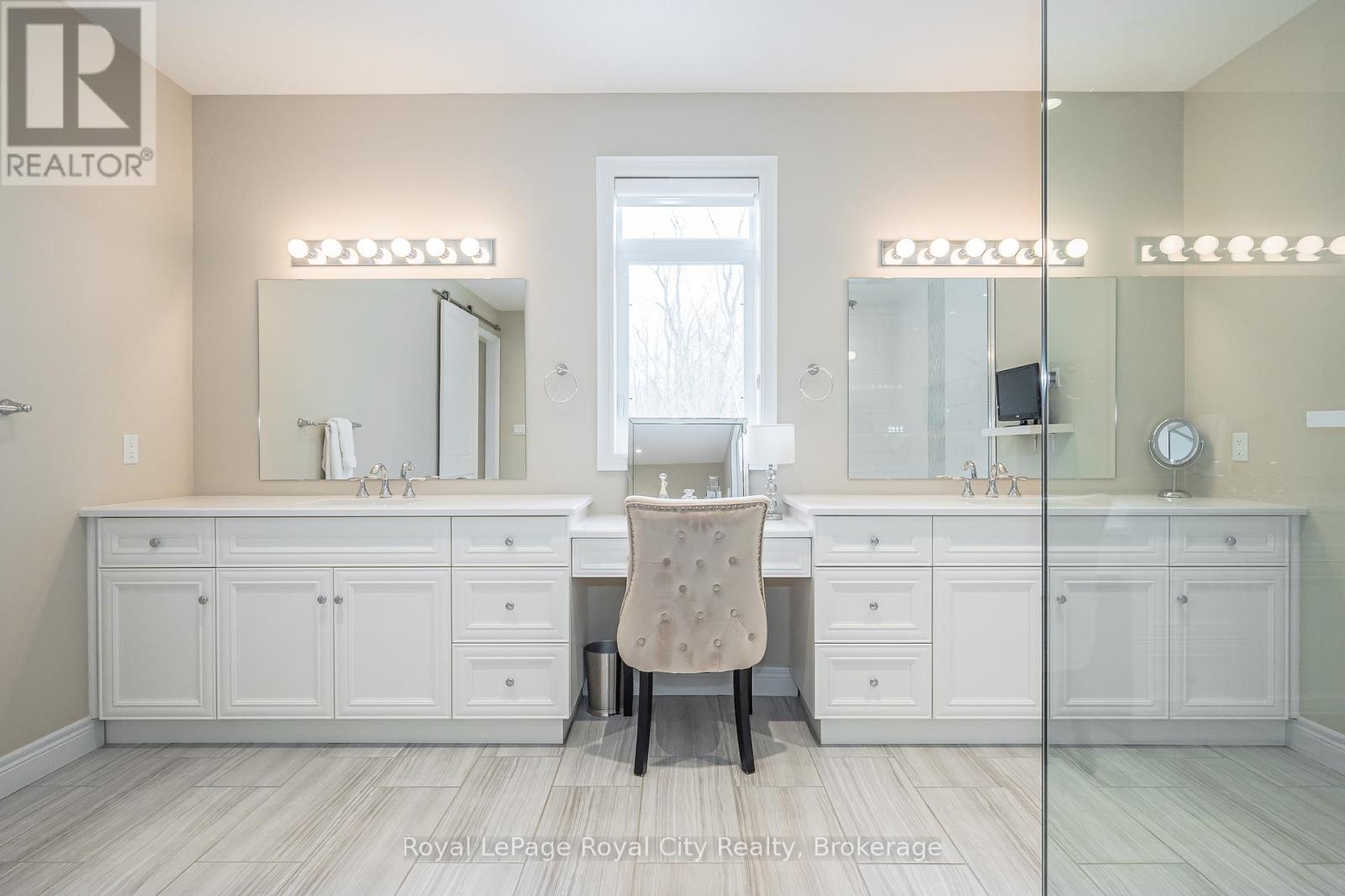 












84 MCCANN STREET

,
Guelph (Kortright East),




Ontario
N1G0B9

