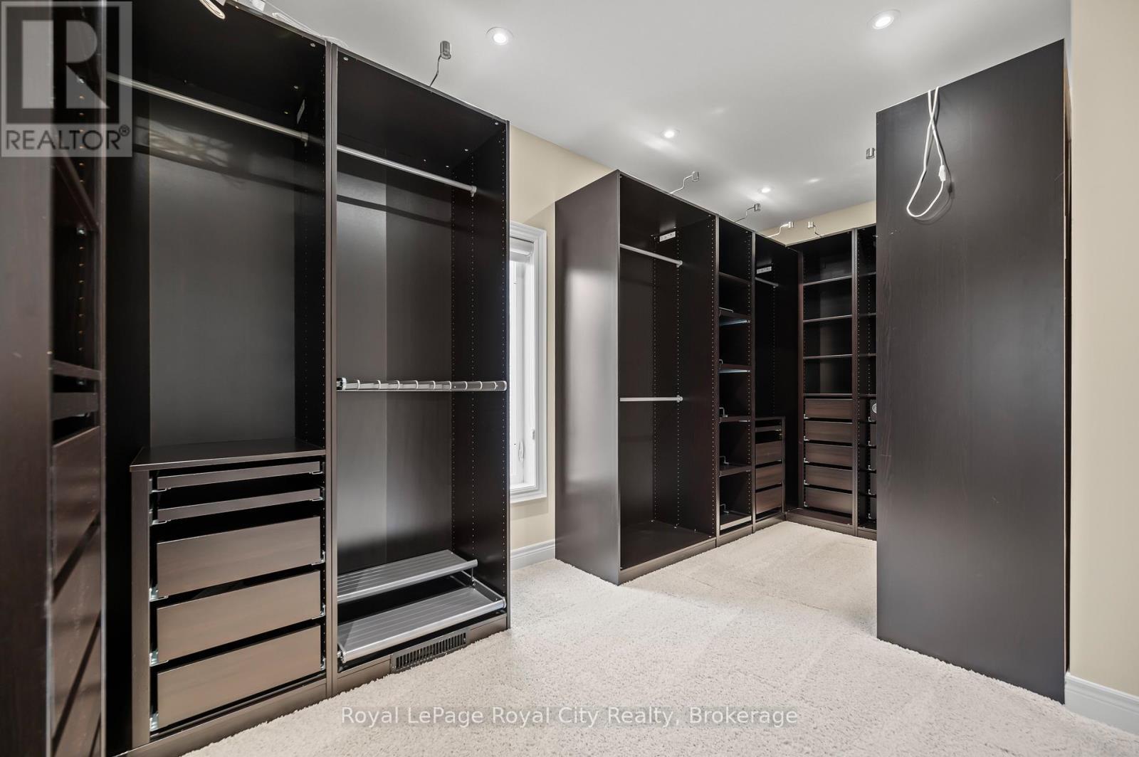 












84 MCCANN STREET

,
Guelph (Kortright East),




Ontario
N1G0B9

