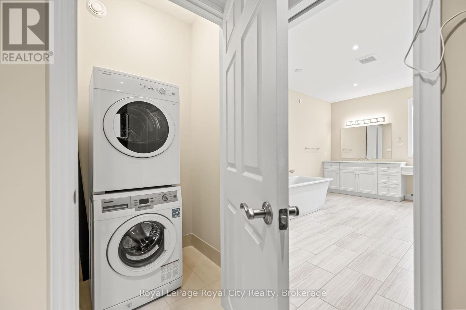 












84 MCCANN STREET

,
Guelph (Kortright East),




Ontario
N1G0B9

