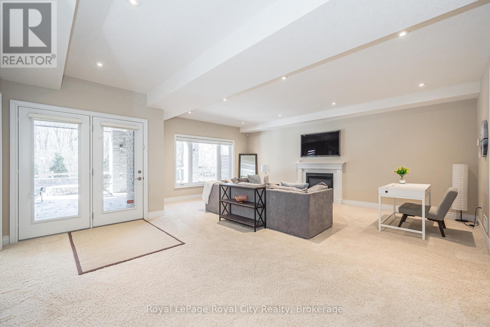 












84 MCCANN STREET

,
Guelph (Kortright East),




Ontario
N1G0B9

