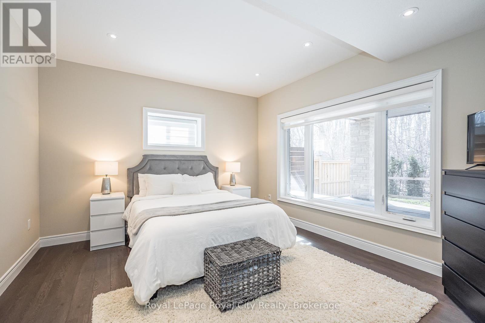 












84 MCCANN STREET

,
Guelph (Kortright East),




Ontario
N1G0B9

