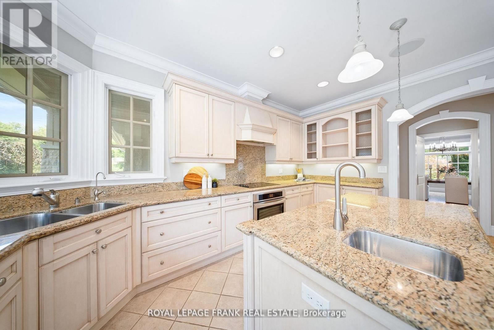 












42 BUGGEY LANE

,
Ajax (Northeast Ajax),




Ontario
L1Z1X5

