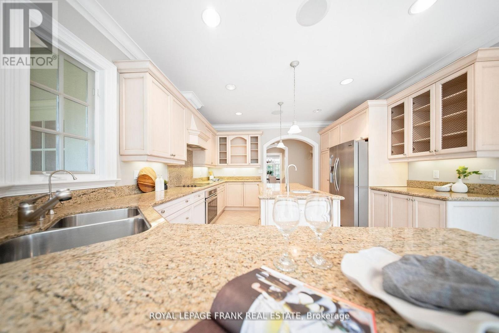 












42 BUGGEY LANE

,
Ajax (Northeast Ajax),




Ontario
L1Z1X5

