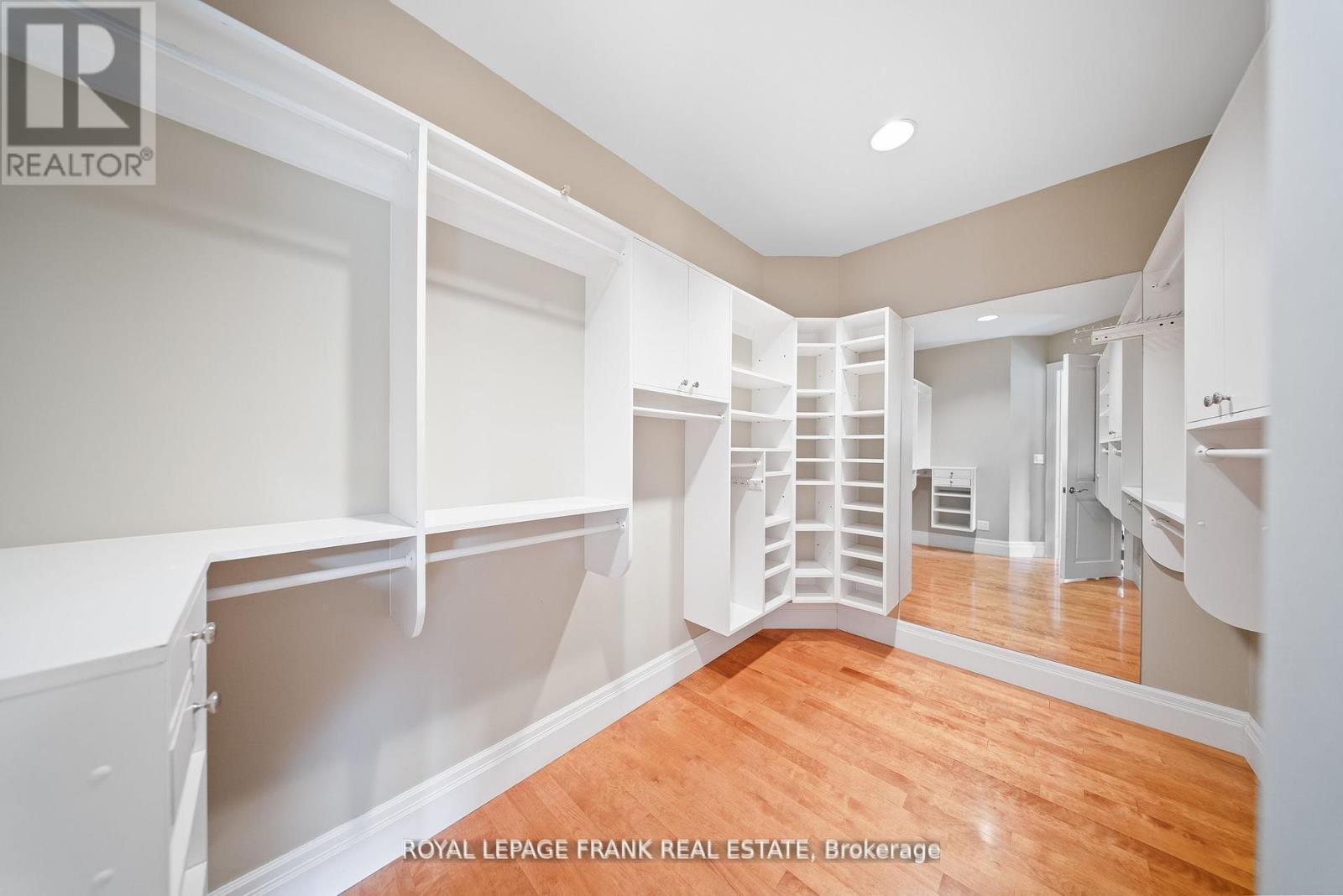 












42 BUGGEY LANE

,
Ajax (Northeast Ajax),




Ontario
L1Z1X5

