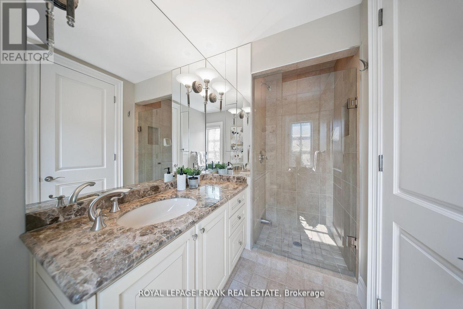 












42 BUGGEY LANE

,
Ajax (Northeast Ajax),




Ontario
L1Z1X5

