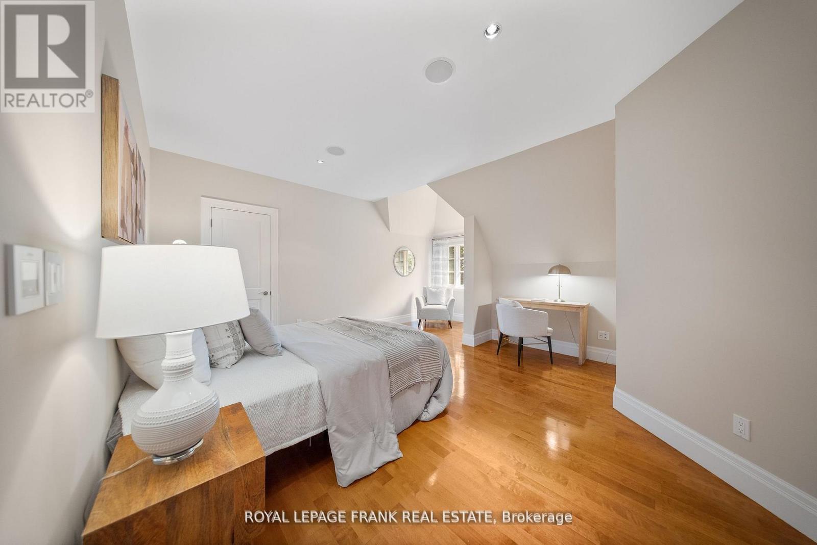 












42 BUGGEY LANE

,
Ajax (Northeast Ajax),




Ontario
L1Z1X5

