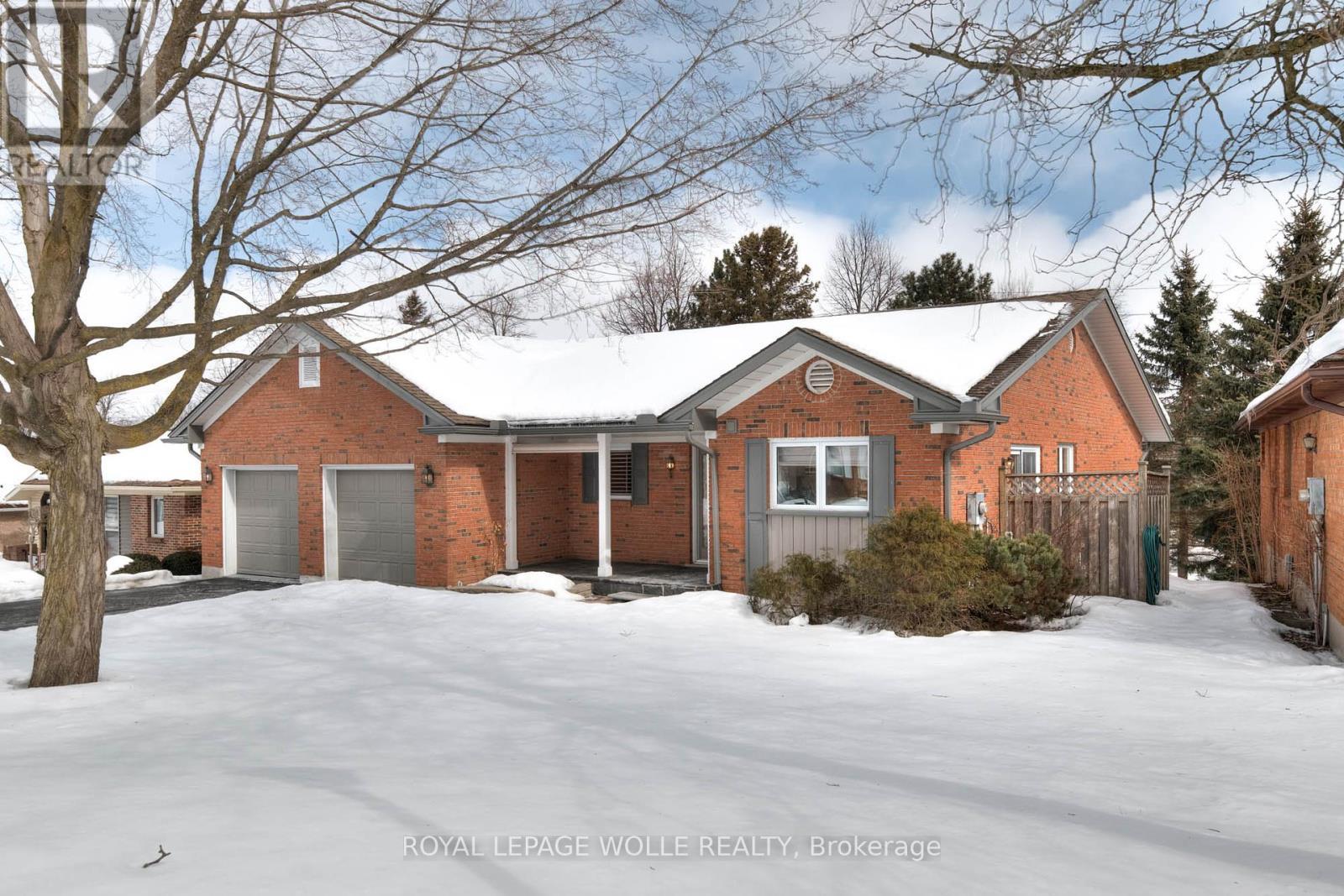 












318 ROXTON DRIVE

,
Waterloo,




Ontario
N2T1R6

