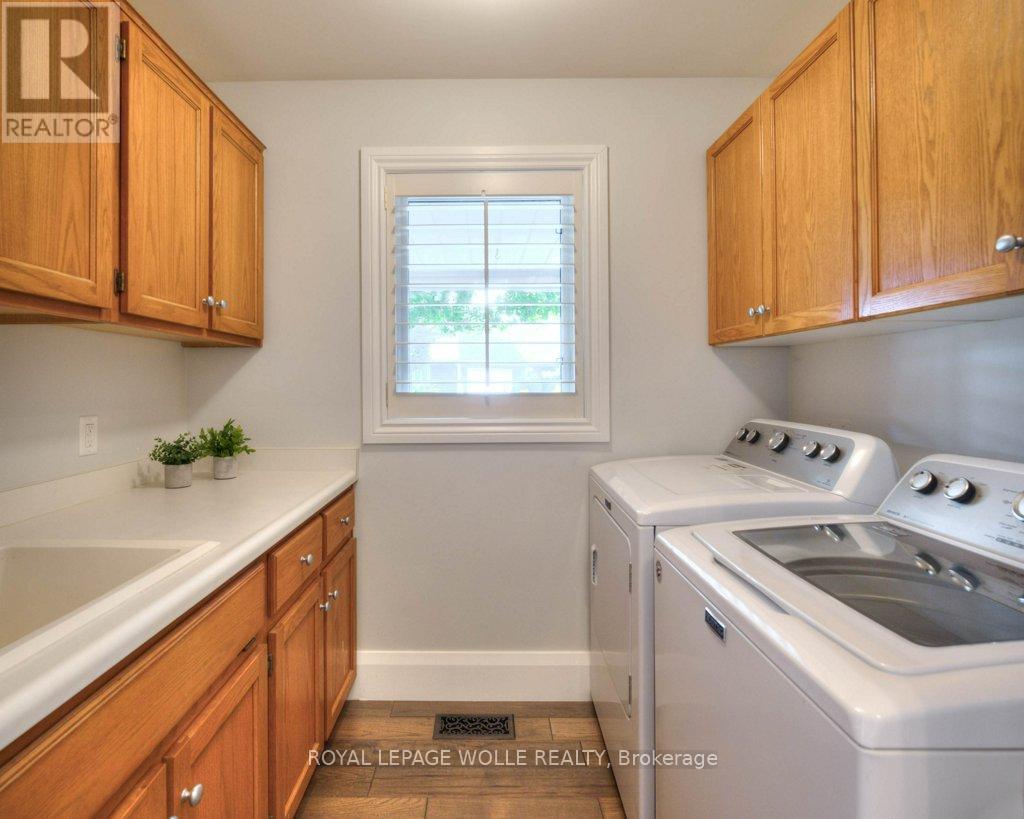 












318 ROXTON DRIVE

,
Waterloo,




Ontario
N2T1R6

